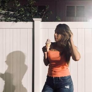 Meet your Posher, Yesenia